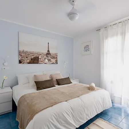 Apartment 20 Metres From The Sea In *