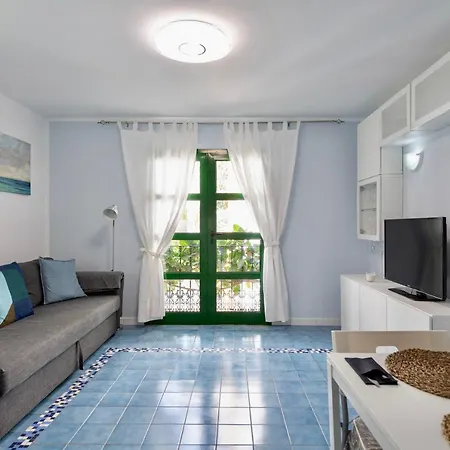 Apartment 20 Metres From The Sea In