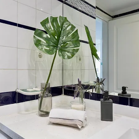 Apartment 20 Metres From The Sea In *